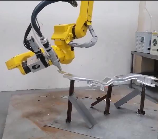 机械手激光切割机