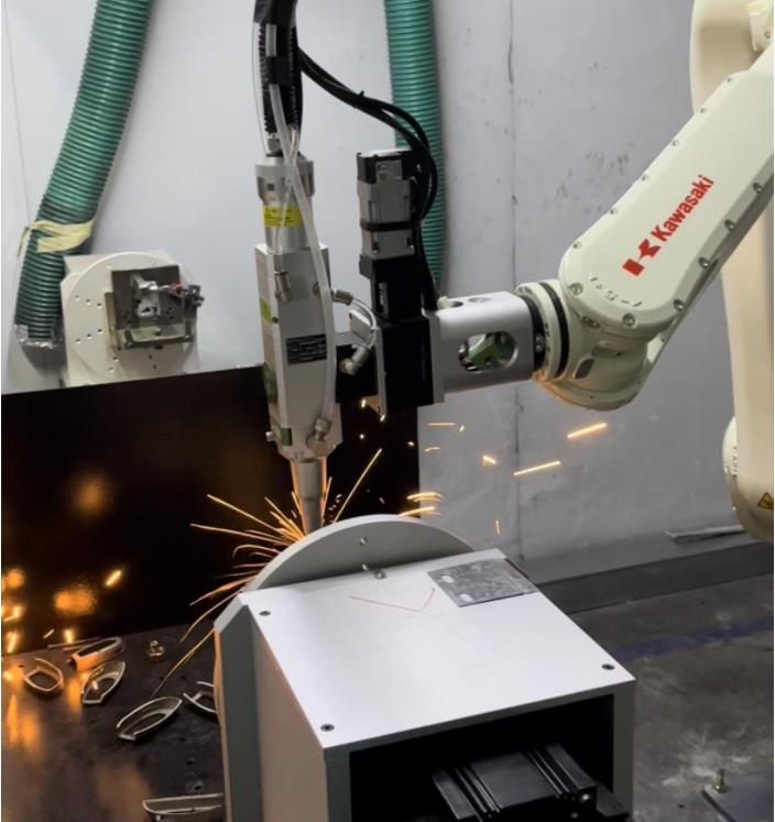 机械手激光切割机设备