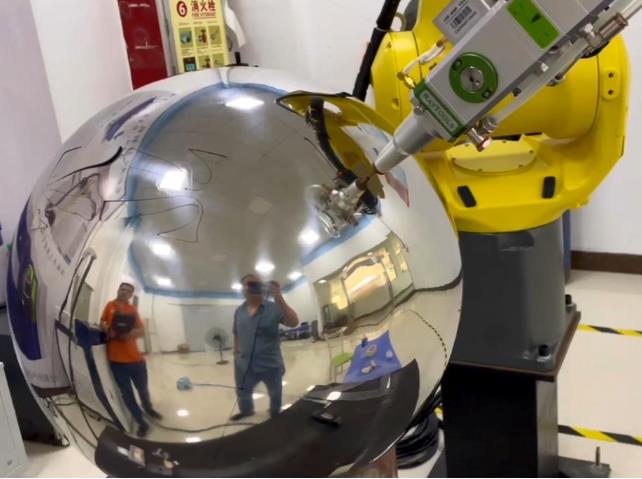 机械手激光切割机设备